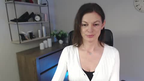 Vivian online show from 02.25.25