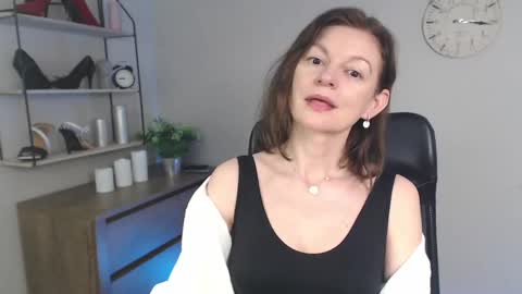 Vivian online show from 03.05.25