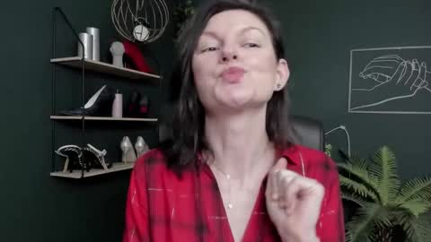 Vivian online show from 02.24.26