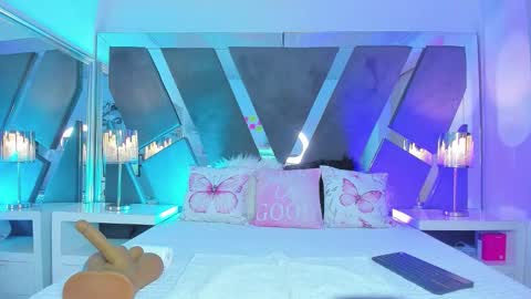 Vivian Monroe online show from 02.13.26