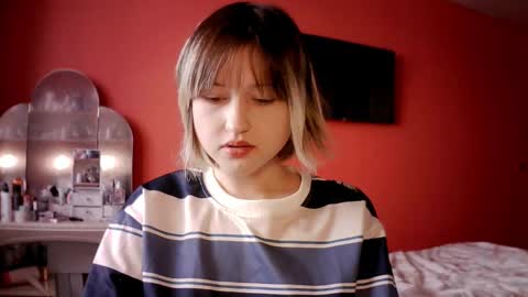 Snapshot of vivian_page chatting on 12.15.25 Aurora online show from 12.15.25