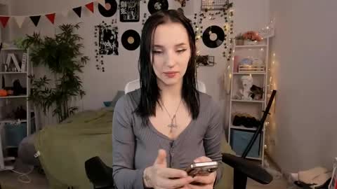 Snapshot of vivian_qwerty chatting on 12.25.24 vivian_qwerty online show from 12.25.24