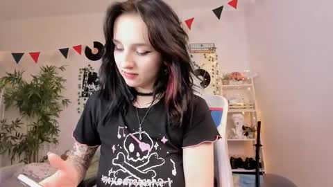 Snapshot of vivian_qwerty chatting on 12.30.24 vivian_qwerty online show from 12.30.24