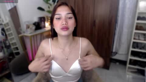 Vivian online show from 11.11.25