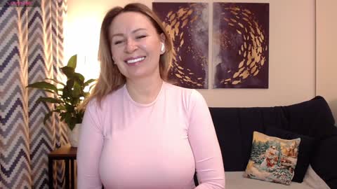 Vivian online show from 12.25.24