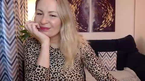 Vivian online show from 09.08.25