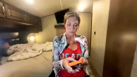 VivianLuxe online show from 10.02.25