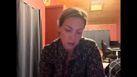 VivianLuxe online show from 10.18.25