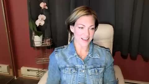 VivianLuxe online show from 10.27.25