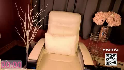 VivianLuxe online show from 11.28.25