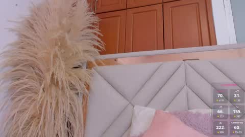 Snapshot of vivianne_scott chatting on 05.17.26 Vivi online show from 05.17.26