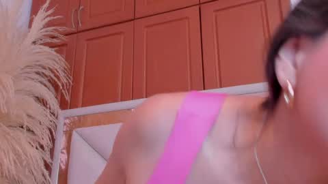 Snapshot of vivianne_scott chatting on 05.19.26 Vivi online show from 05.19.26
