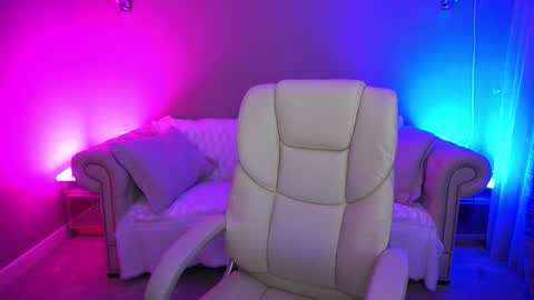 Vivien online show from 11.02.25