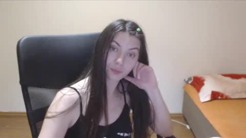 Snapshot of vivianngray chatting on 12.11.24 Vivian Gray online show from 12.11.24