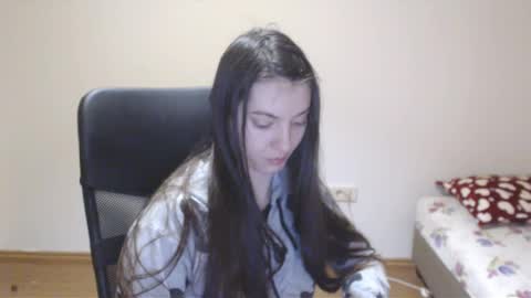 Snapshot of vivianngray chatting on 01.12.25 Vivian Gray online show from 01.12.25