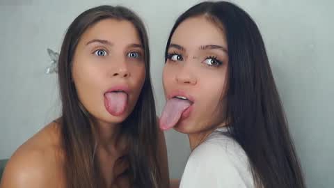 Snapshot of vivid_girls chatting on 12.22.25 Nelly and Mari online show from 12.22.25