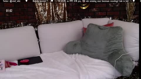 Snapshot of vivid_whit chatting on 01.07.25 Whitney online show from 01.07.25