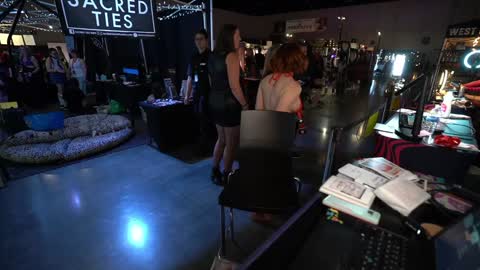 Snapshot of vivid_whit chatting on 11.08.25 Whitney online show from 11.08.25