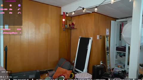 Snapshot of vivid_whit chatting on 03.02.26 Whitney online show from 03.02.26