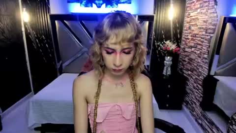 vivienne hadid online show from 06.25.26