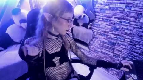 vivienne hadid online show from 07.19.26