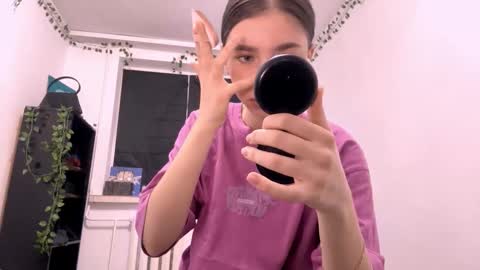 Snapshot of viviennebreihan chatting on 10.27.25 Vivi online show from 10.27.25