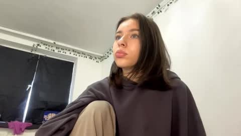 Snapshot of viviennebreihan chatting on 10.30.25 Vivi online show from 10.30.25