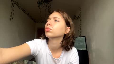 Snapshot of viviennebreihan chatting on 11.11.25 Vivi online show from 11.11.25