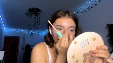 Snapshot of viviennebreihan chatting on 11.21.25 Vivi online show from 11.21.25