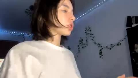 Snapshot of viviennebreihan chatting on 11.25.25 Vivi online show from 11.25.25