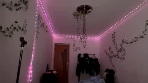 Snapshot of viviennebreihan chatting on 12.02.25 Vivi online show from 12.02.25