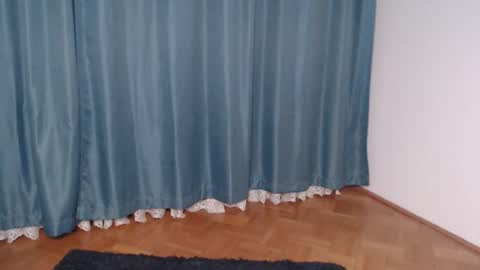 Vivienne online show from 01.21.25