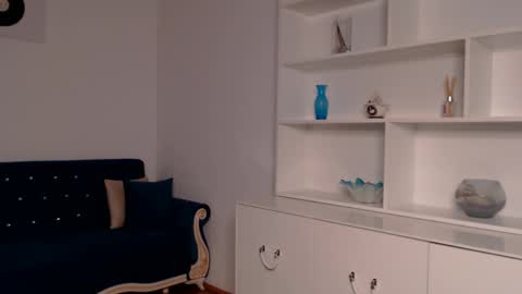 Vivienne online show from 03.05.25