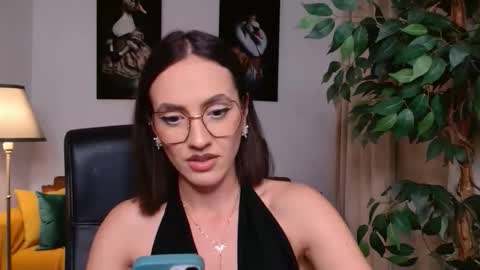 Vivienne online show from 04.11.26