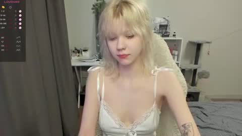 Snapshot of vivy_ chatting on 07.05.26 chatur babes online show from 07.05.26
