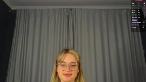 Snapshot of vivyboo111 chatting on 10.26.25 vivyboo111 online show from 10.26.25