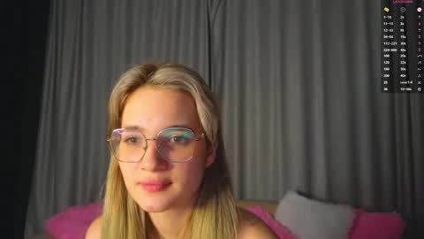 Snapshot of vivyboo111 chatting on 11.01.25 vivyboo111 online show from 11.01.25