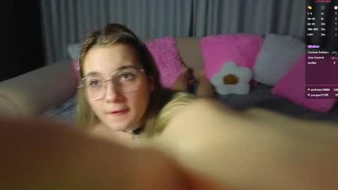 Snapshot of vivyboo111 chatting on 11.10.25 vivyboo111 online show from 11.10.25