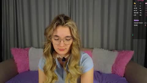 Snapshot of vivyboo111 chatting on 11.21.25 vivyboo111 online show from 11.21.25