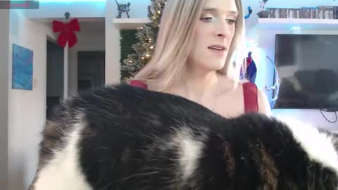 Snapshot of vixen_lockheart chatting on 12.14.25 Vixen online show from 12.14.25