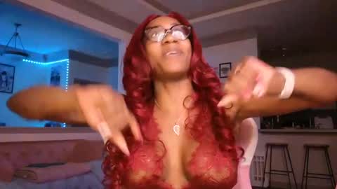 Snapshot of vixencapri chatting on 01.21.25 Vixen Capri online show from 01.21.25