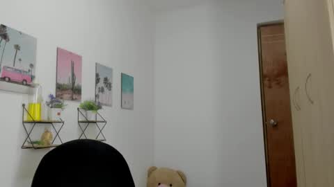 Snapshot of vixenlust17 chatting on 02.27.26 vixenlust17 online show from 02.27.26