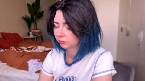 Polly  Online mostly at 9pm-2am UK Time online show from 05.31.26