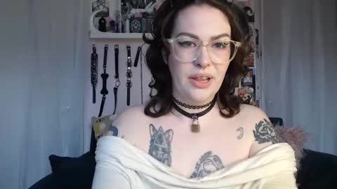 Snapshot of vixinvvitch chatting on 05.06.26 VIXIN online show from 05.06.26