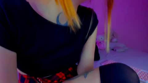 Snapshot of void_smokin chatting on 04.11.26 Gabriela online show from 04.11.26