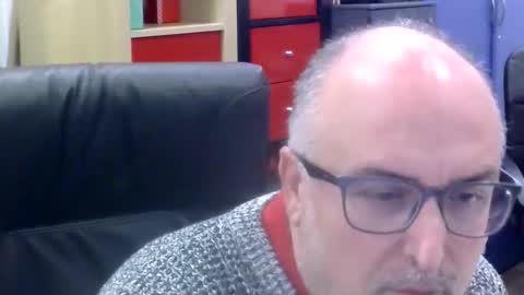 Snapshot of volpi72 chatting on 12.04.25 volpi72 online show from 12.04.25