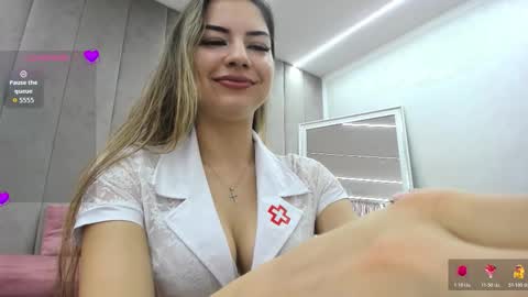 Snapshot of von_dee chatting on 10.19.25 von_dee online show from 10.19.25