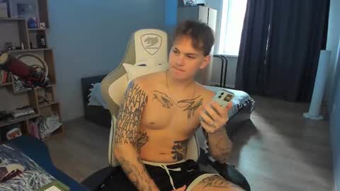 Snapshot of vova_belkin_ chatting on 09.25.25 vova online show from 09.25.25