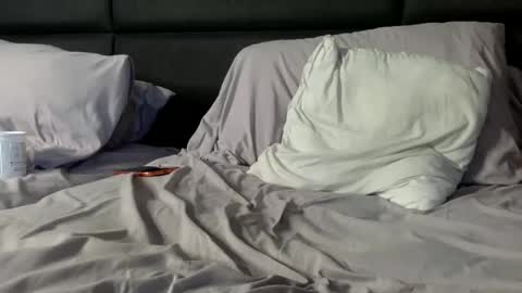 Snapshot of vpc chatting on 12.15.25 Enjoy guys of all ages if you are not on cam please dont ask for requests if i dont respond dont think im ignoring you i online show from 12.15.25