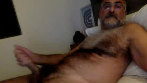 Enjoy guys of all ages if you are not on cam please dont ask for requests if i dont respond dont think im ignoring you i online show from 12.19.25